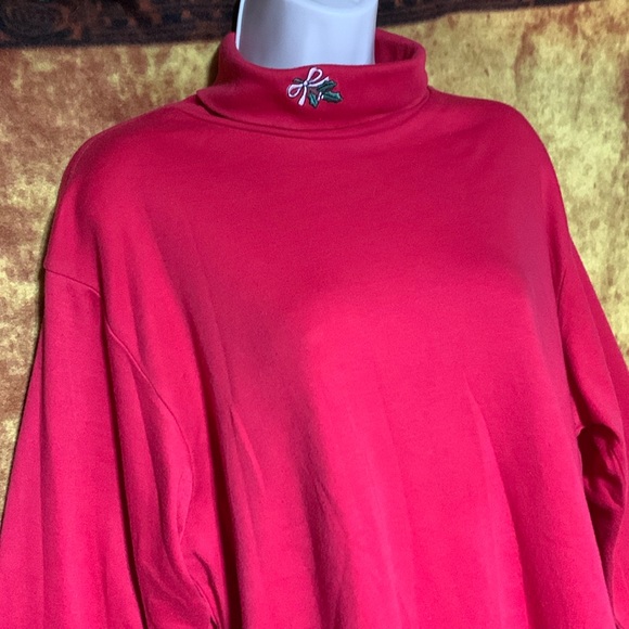 NUT CRACKER-red ‘MISTLETOE’ sewn/embroidered lightweight long sleeve turtleneck - Picture 4 of 9